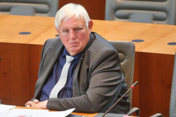 Karl-Josef Laumann erhält Auszeichnung für Organspende-Engagement in Essen, 34. Jahrestagung.