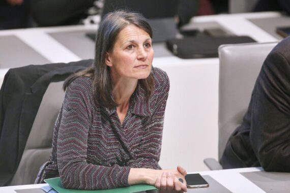 Miriam Staudte bei Konferenz zur Kritik des Bundesförderprogramms für Tierwohlumbau in Niedersachsen.