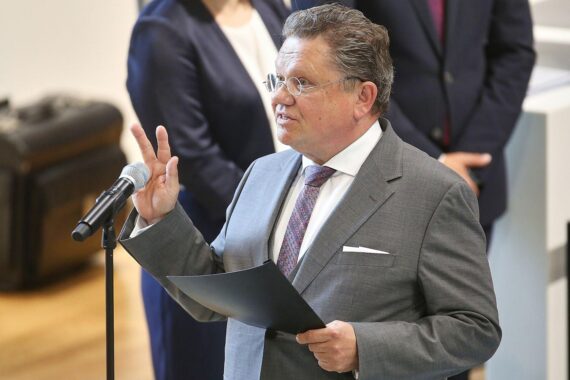 Andreas Philippi spricht über Änderungen beim Bürgergeld und deren Auswirkungen auf Arbeitslosigkeit.