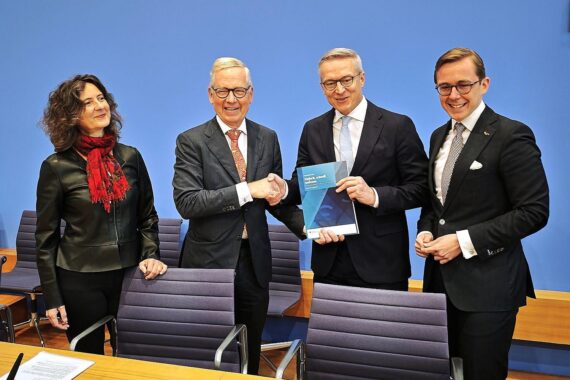 Jahresbericht des Nationalen Normenkontrollrats: Bürokratieabbau, Digitalisierung und effiziente Regierungspolitik im Fokus.