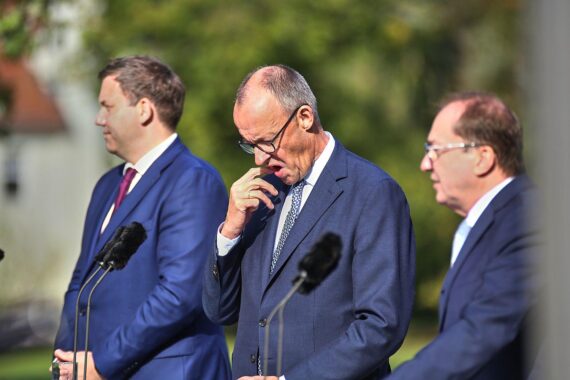 Cem Özdemir kritisiert die Klausur-Ergebnisse der schwarz-roten Regierung zur sozialen Sicherung.