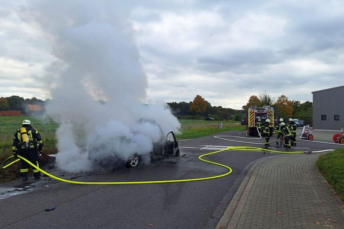 PKW-Brand im Gewerbegebiet Sonsbeck