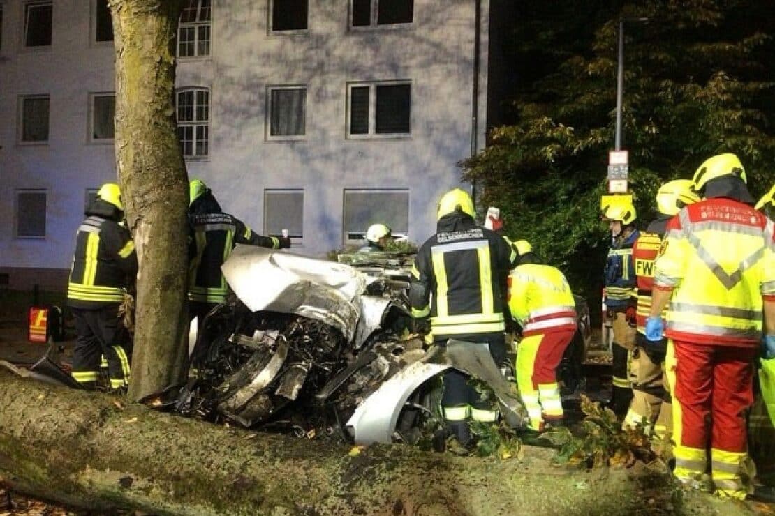 Person nach Verkehrsunfall in Gelsenkirchen befreit