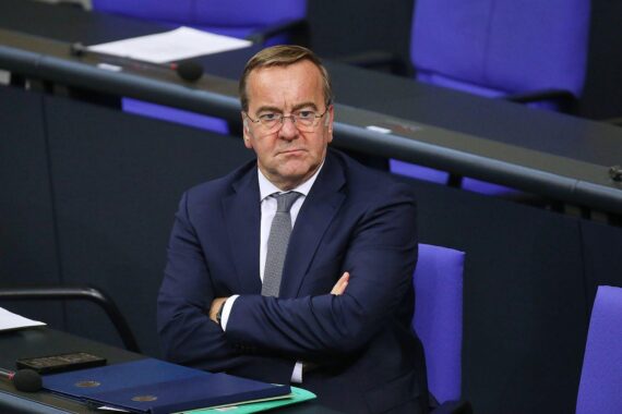 Boris Pistorius argumentiert für umfassendere Musterungen in der Bundeswehr, gegen Vorwürfe der Sabotage.