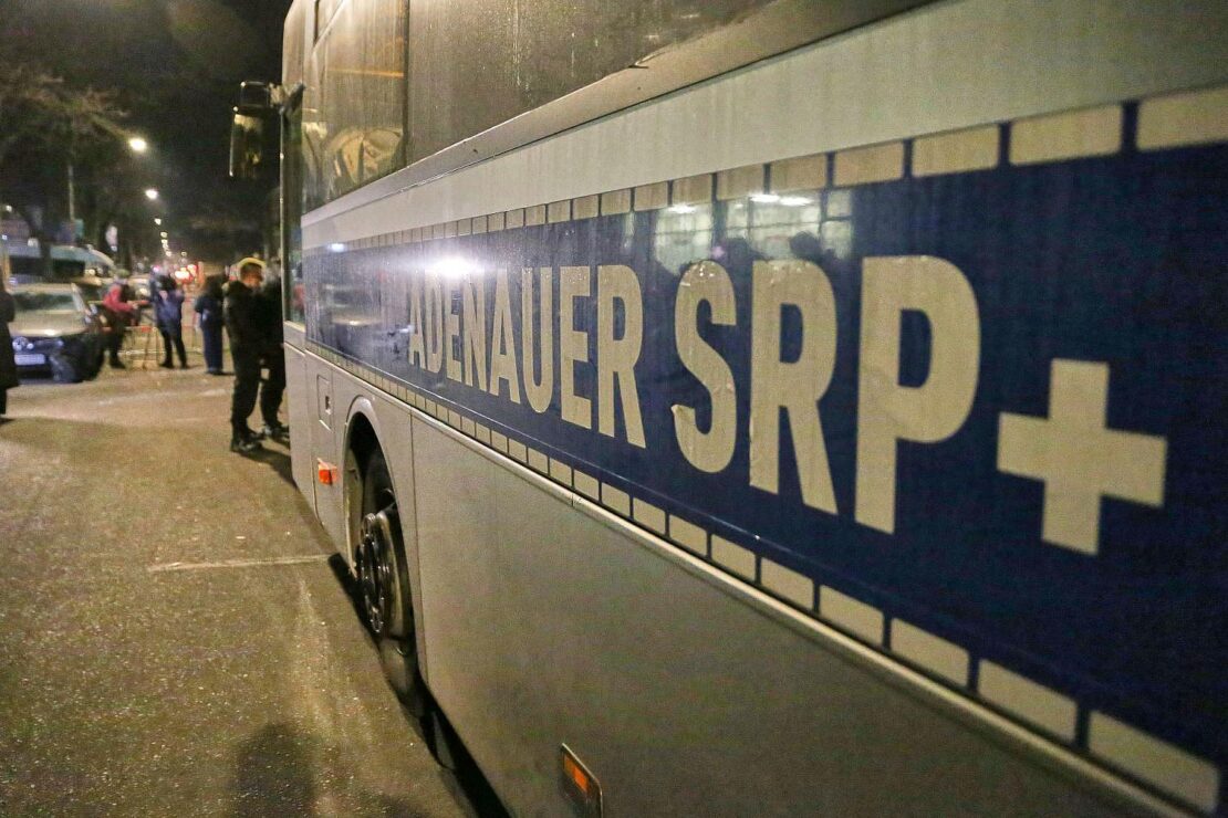 Polizei leitet Dutzende Ermittlungsverfahren nach Beschlagnahme von Protestbus ein