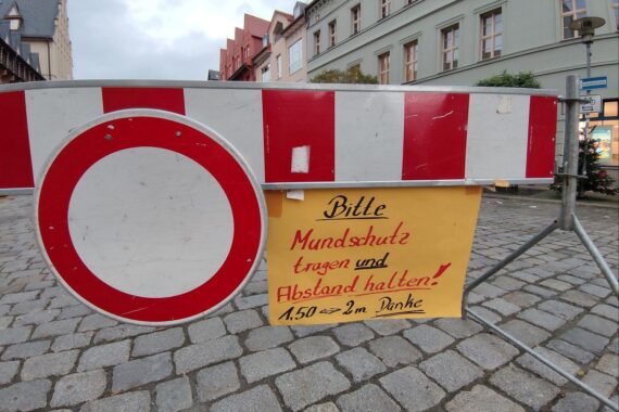 Politiker diskutieren Rückforderungen von Corona-Soforthilfen im Wirtschaftsministerium. Klarheit gefordert.