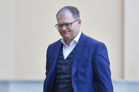 Bundesumweltminister Carsten Schneider äußert sich kritisch zu neuen EU-Nomenklaturregeln für Fleischalternativen.