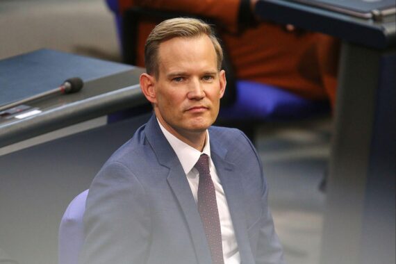 Hendrik Streeck diskutiert das Verbot von Einweg-E-Zigaretten und Präventionsmaßnahmen in Deutschland.