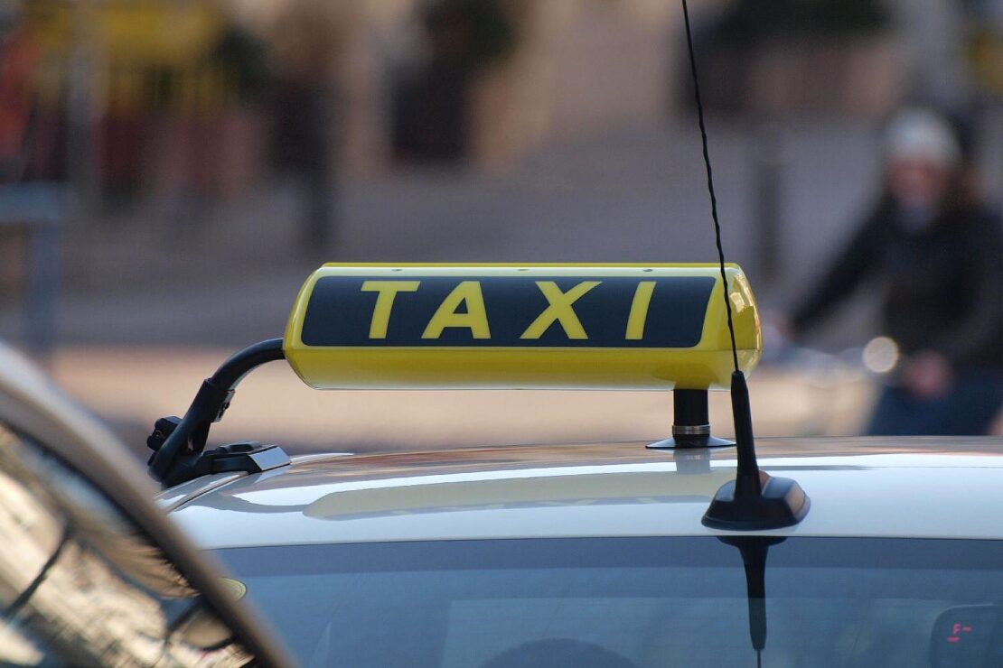 Taxifahrer in Bremen mit Schraubenzieher ausgeraubt