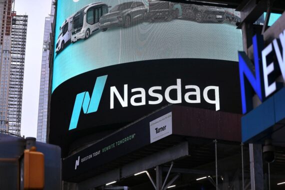 Aktienkurse steigen, Tech-Werte erreichen Allzeithoch, AMD profitiert von OpenAI-Deal.