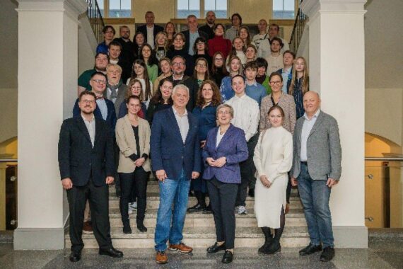 Gruppenfoto von ukrainischen Studierenden bei der feierlichen Begrüßung an der JLU Gießen.