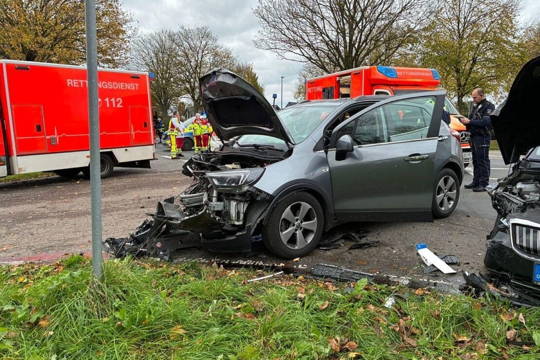Vier Verletzte bei Verkehrsunfall in Bedburg-Hau