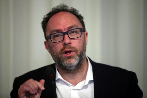 Jimmy Wales, Wikipedia-Gründer, weist Vorwürfe der linken Voreingenommenheit entschieden zurück.