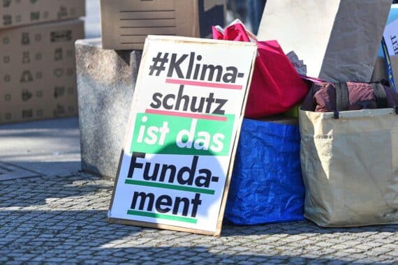 Demonstration von Fridays For Future: Aktivisten protestieren gegen Verbrenner-Aus und Klimapolitik.