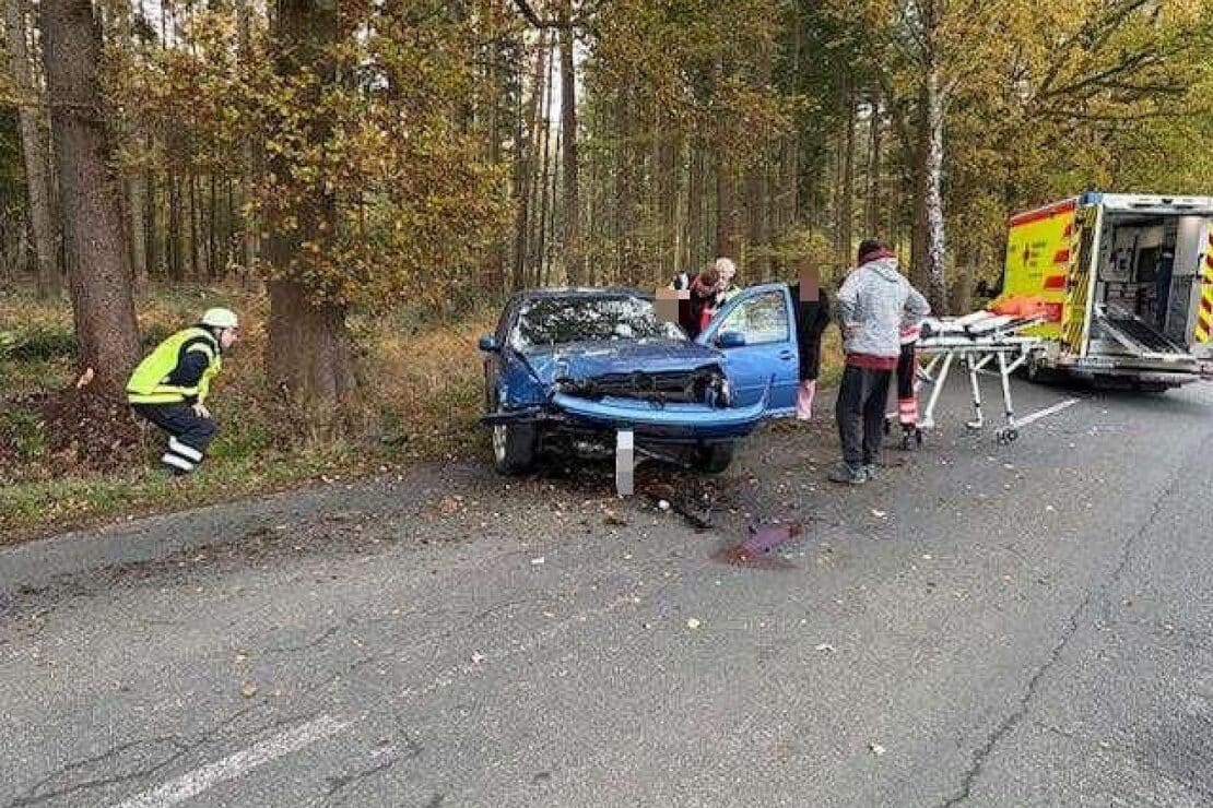 18-jähriger Autofahrer bei Unfall in Aspe verletzt