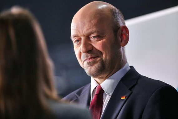 Der AfD-Parteitag in Hessen bestätigt Robert Lambrou und Andreas Lichert als Landessprecher.