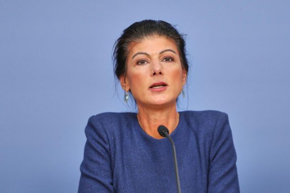 Sahra Wagenknecht spricht über Koalitionskrise und strategische Versäumnisse der Partei in Brandenburg.