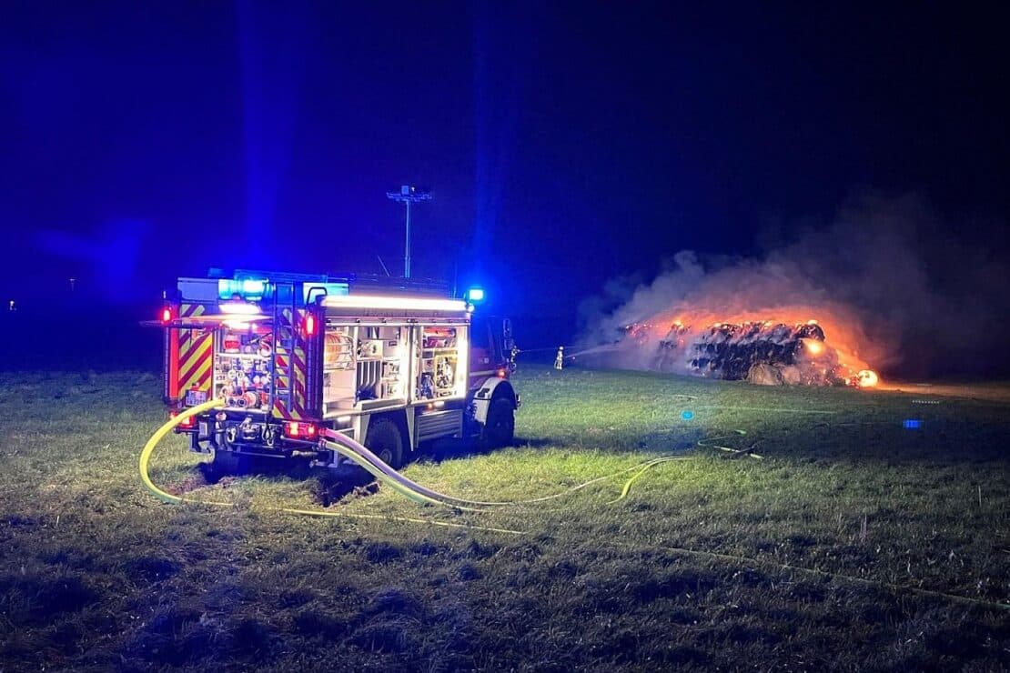 Brandstiftung auf Monheimer Reiterhof zerstört 200 Heuballen