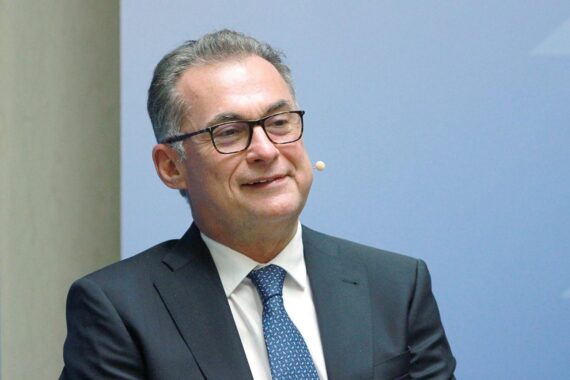 Joachim Nagel, Bundesbankpräsident, diskutiert mögliche EZB-Nachfolge und aktuelle Finanzmarktrisiken.