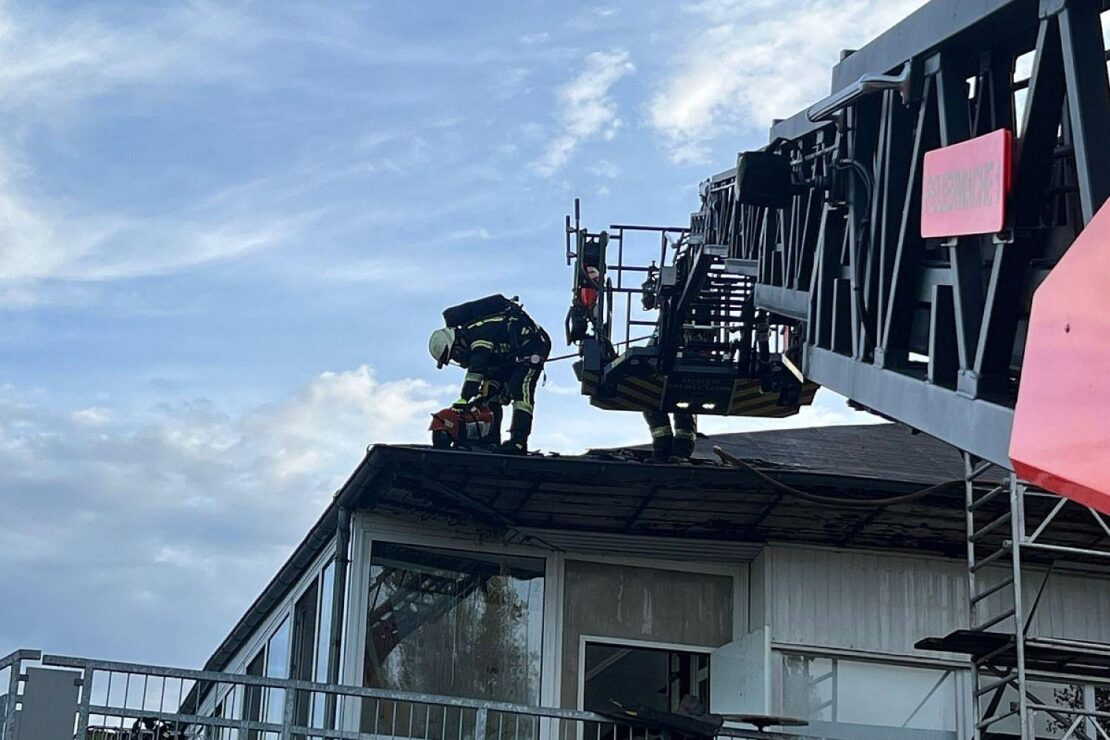 Dachstuhlbrand auf Mülheimer Galopprennbahn