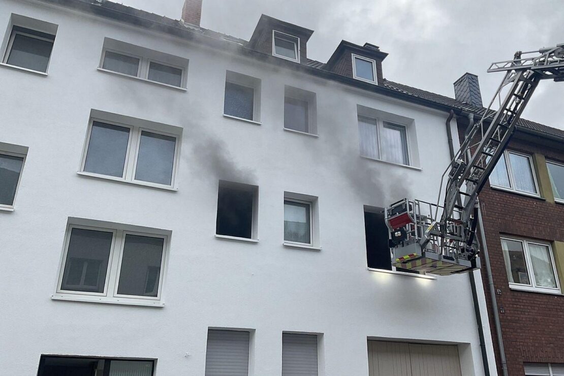 Feuerwehr löscht Wohnungsbrand in Gelsenkirchen-Bulmke-Hüllen