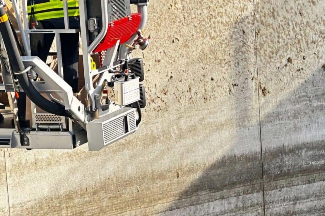 Feuerwehr rettet Eule aus Gülletank in Schwelm
