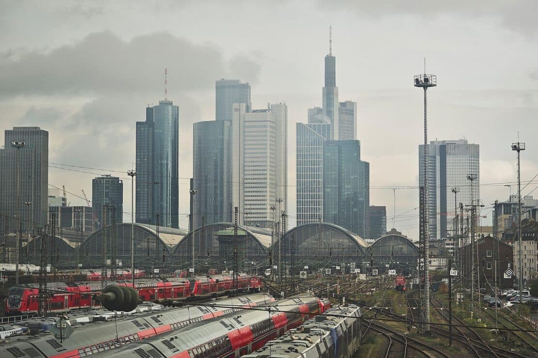 Frankfurter Beteiligungsbericht zeigt wachsende kommunale Unternehmensfamilie