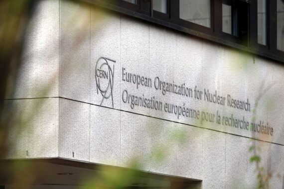 Greifswalder Wissenschaftlerin erforscht neue Methode am CERN zur Analyse superschwerer chemischer Elemente.