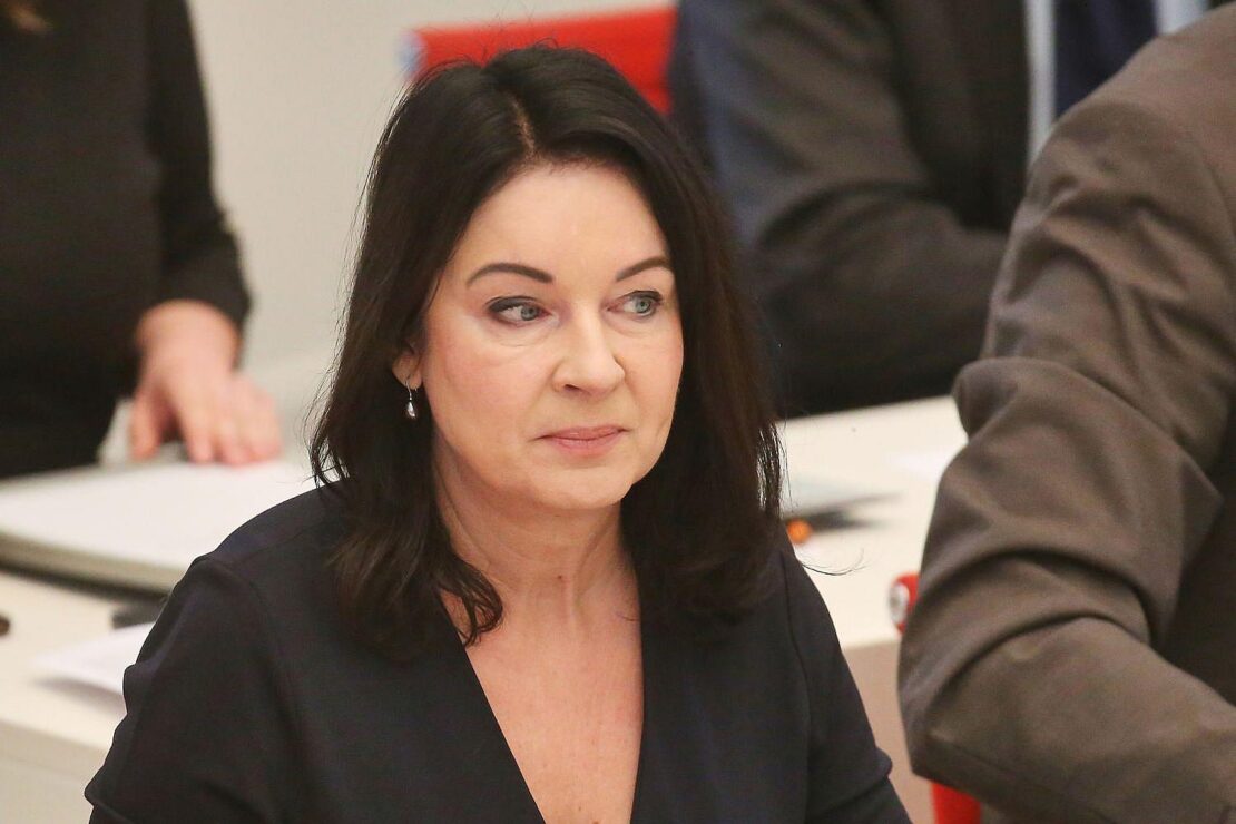 Grüne kritisieren BSW-Ministerin wegen Gefährdung von Frauenschutz