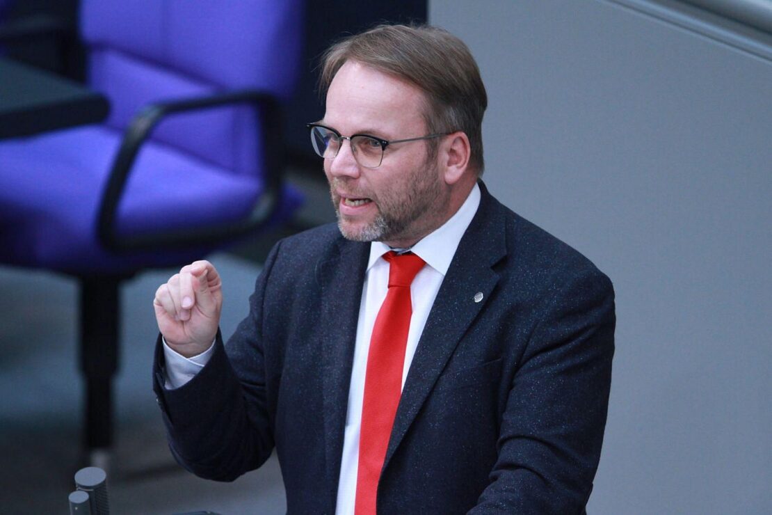 Hessischer Wissenschaftsminister wirbt für Demokratieforschung