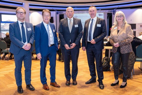 Minister Poseck und Justizvertreter beim Landesvertretertag betonen Bedeutung des Schiedsamts für Konfliktlösung.