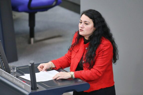 Lamya Kaddor diskutiert kritische Situation in Syrien und Abschiebungen mit Innenminister Dobrindt.