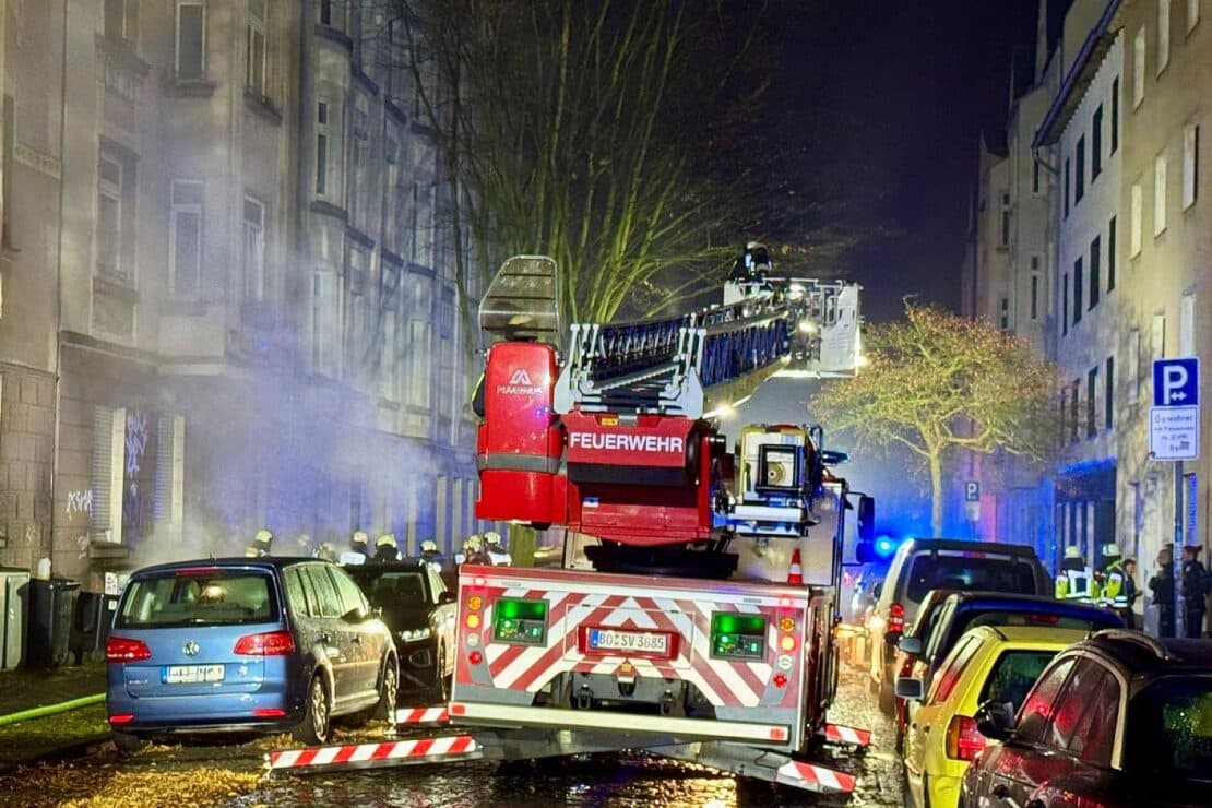 Kellerbrand in Bochum: Feuerwehr rettet fünf Bewohner