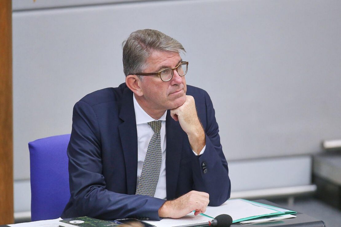 Linke und Grüne fordern Aufklärung von Weimer