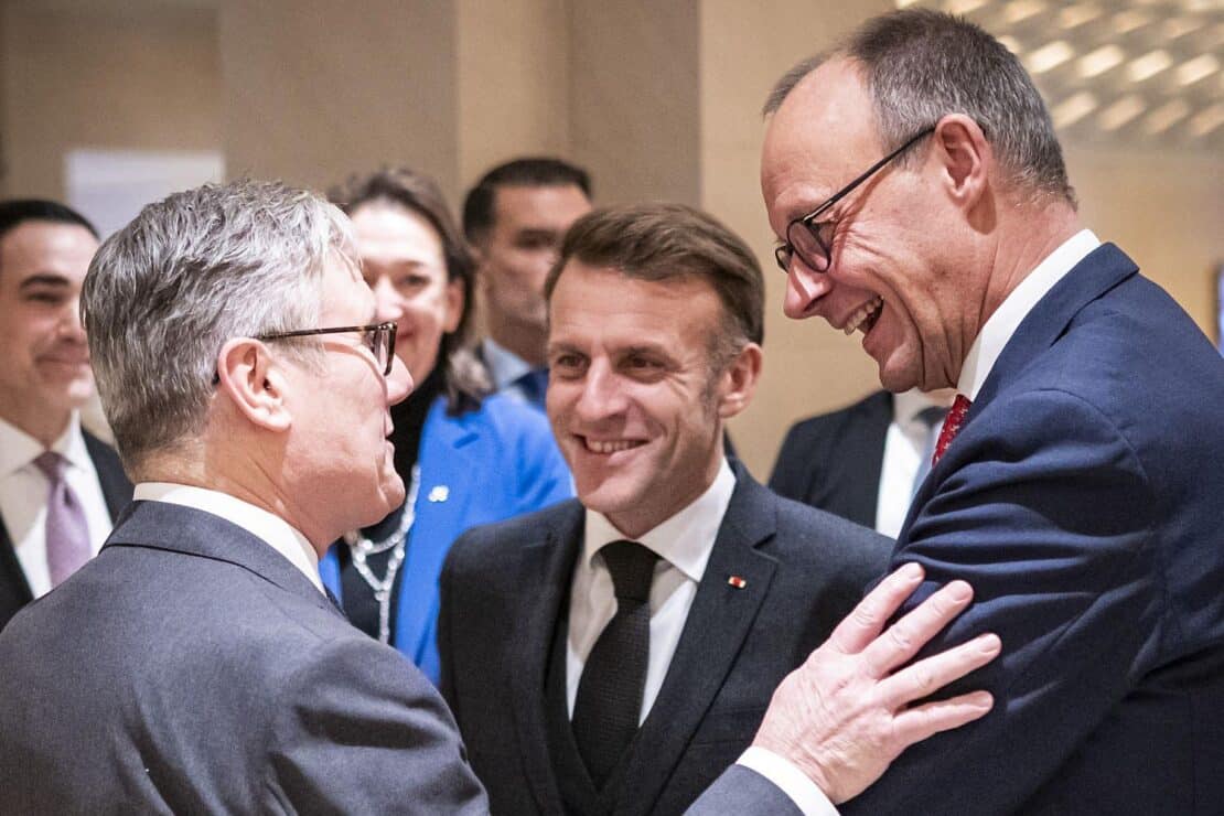 Merz plaudert mit Starmer und Macron beim Abendessen