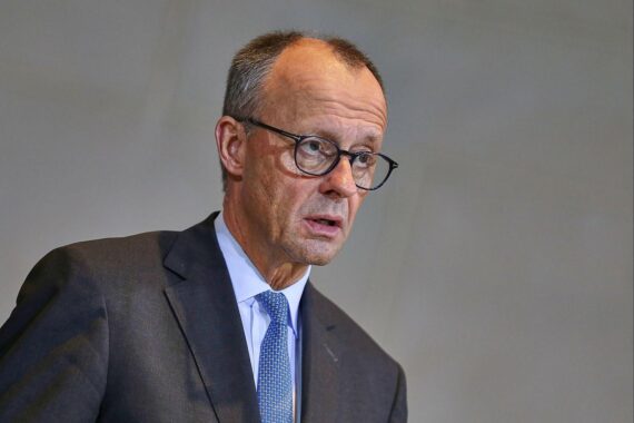 Friedrich Merz telefoniert mit Donald Tusk über Sicherheitslage und deutsch-polnische Zusammenarbeit.