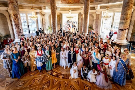 Ministerpräsident Rhein und Tanja Raab-Rhein empfangen hessische Hoheiten im Schloss Biebrich.