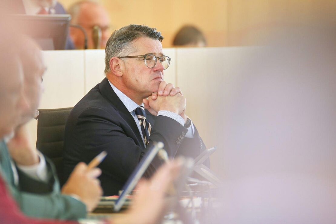 Ministerpräsident Rhein mahnt zu Wachsamkeit gegen Antisemitismus