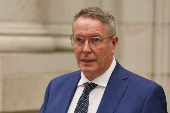 Ministerpräsident gratuliert DGB-Führung zur Wiederwahl, betont Bedeutung von Gewerkschaften für Demokratie.