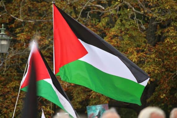 Palästinenser-Flaggen während einer pro-palästinensischen Demonstration in Nordrhein-Westfalen.