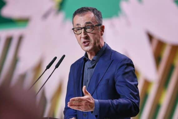 Cem Özdemir diskutiert wirtschaftliche Reformen und Rentenpolitik für Baden-Württemberg.