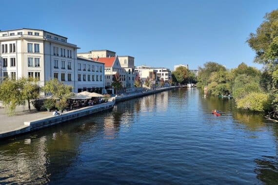 Aktionsplan für mehr Sichtbarkeit und Unterstützung queerer Menschen in Potsdam visualisiert.