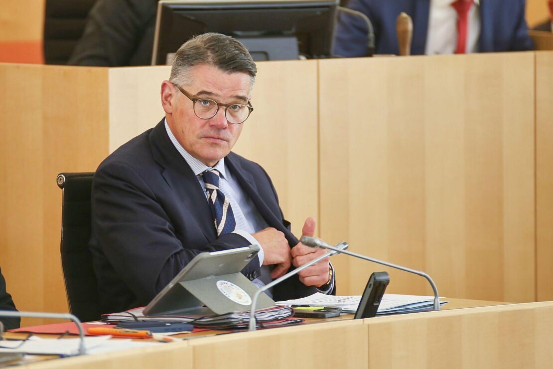 Rhein fordert Distanzierung von Gewalt in Gießen