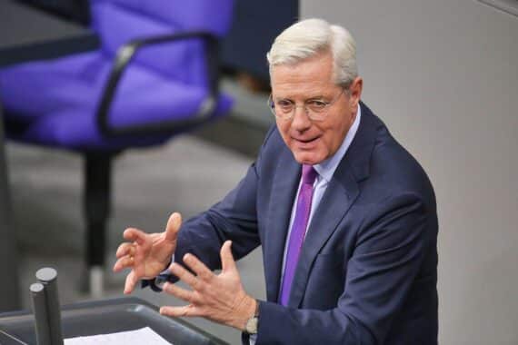 Norbert Röttgen spricht über europäische Souveränität und die Unterstützung für die Ukraine.