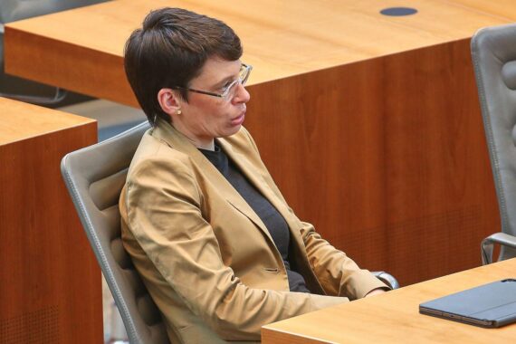 Josefine Paul wird kritisiert: Vertrauen der SPD verloren nach Versäumnissen im Terroranschlag-Fall.