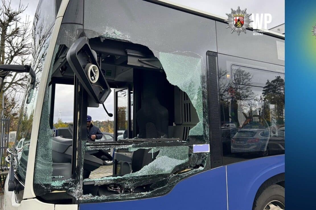 Sattelzug rammt Linienbus in Kaiserslautern
