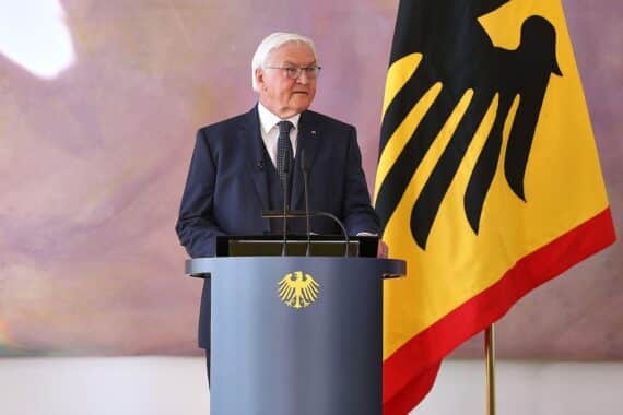Bundespräsident Steinmeier spricht über Begnadigung des Schriftstellers Boualem Sansal in Algerien.