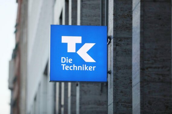 Jens Baas kritisiert Sparmaßnahmen von Gesundheitsministerin Warken für die Techniker Krankenkasse.