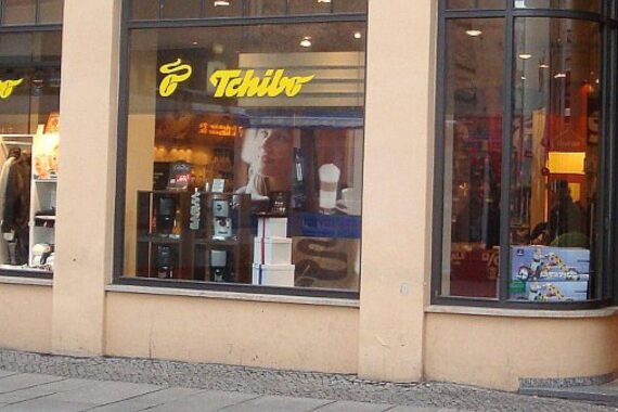 Tchibo-Klage gegen Aldi Süd wegen Verkauf von Kaffee unter Herstellungskosten im Gericht.