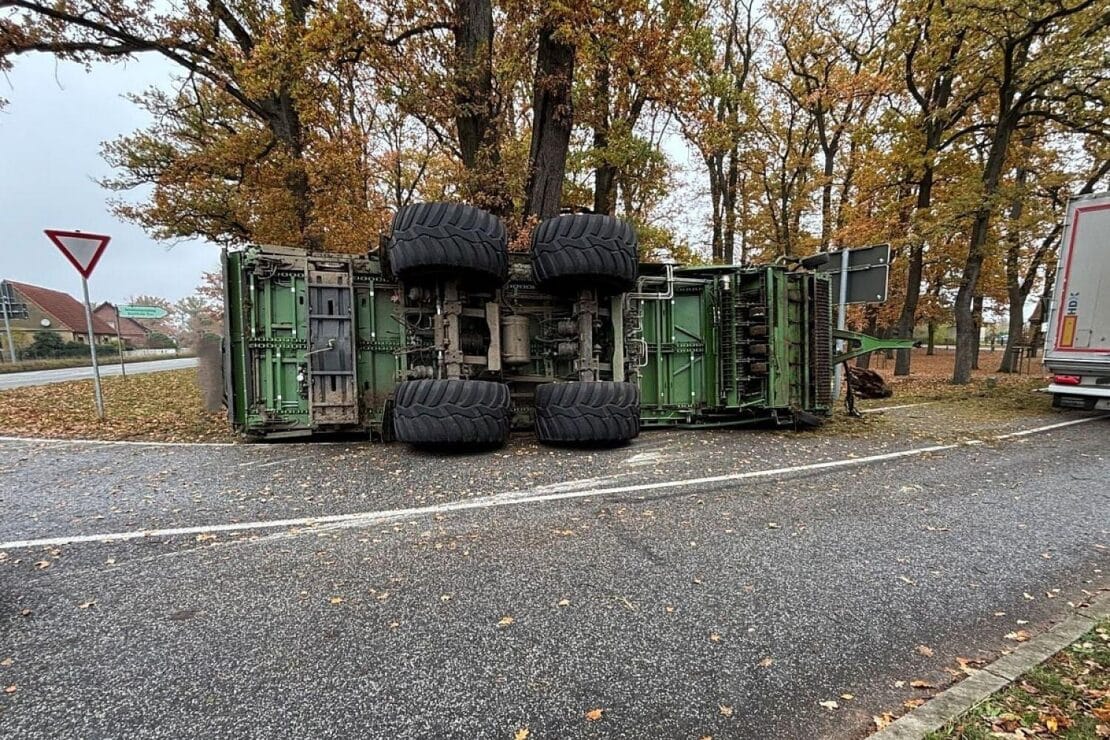 Traktorunfall in Wöbbelin verursacht 150.000 Euro Schaden